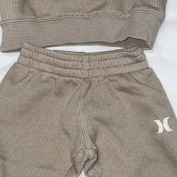 Hurley Kids Tan Waffle Knit Sweatshirt & Joggers Set. - Picture 4 of 14